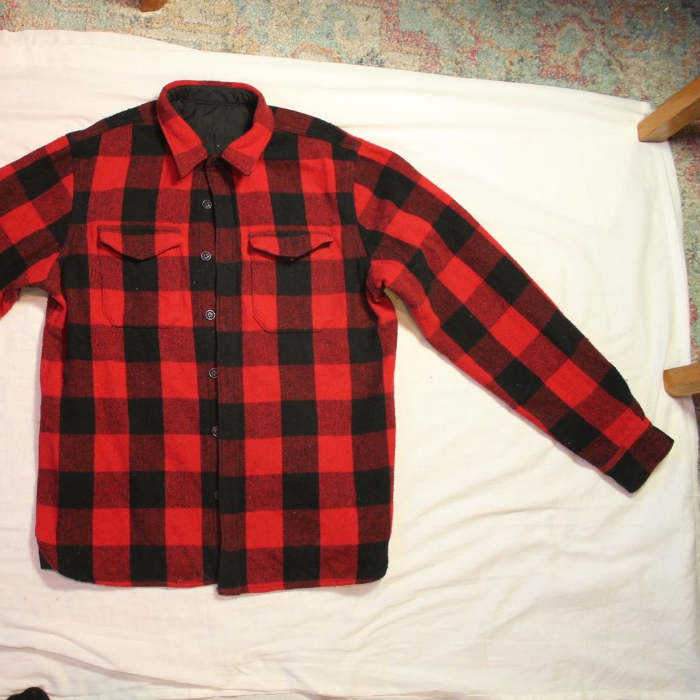 Plaid red and black button up shacket large - Picture 2 of 3